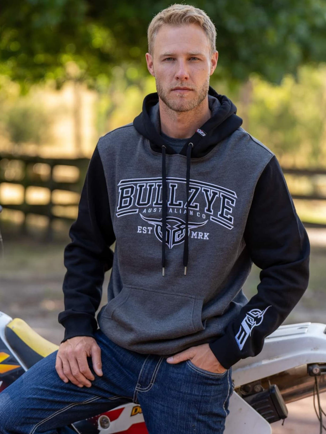 Jumper - Mens Bullzye Detour Pull over Hoodie