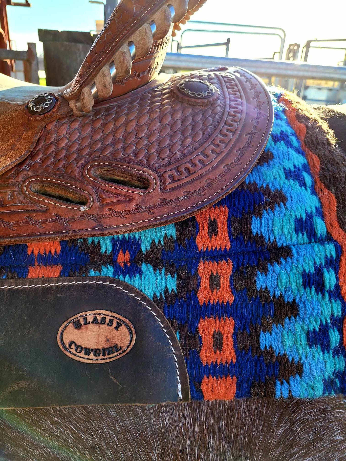 Western Klassy Cowgirl  28x30  Contour Woolen Top Felt Bottom Fender/Barrel Saddle Pad