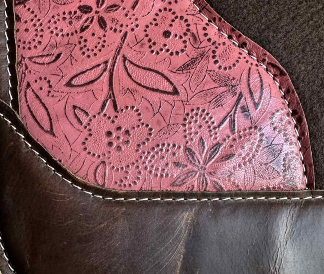 Western Klassy Cowgirl  28x30  Barrel  Style 1”  Brown  felt  pad