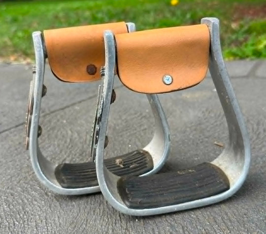 Stirrups -  Stirrups with copper and teal feather - DISPLAY