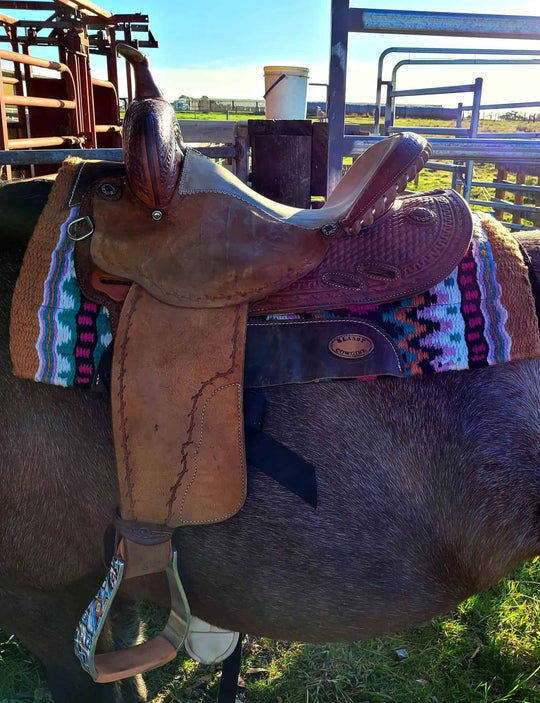 Western Klassy Cowgirl  28 x 30  Contour Woolen Top Felt Bottom Fender/Barrel Size